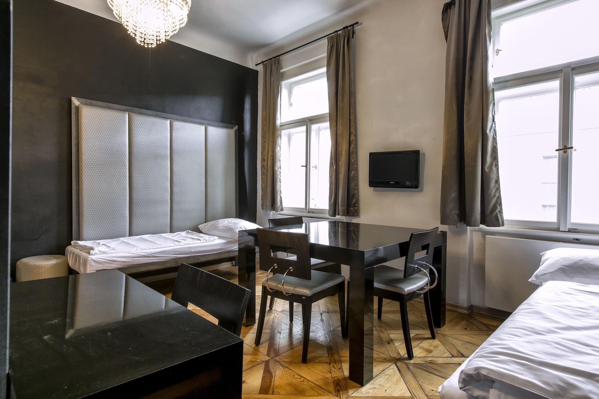 Sophie'S Hostel Prague Exterior photo